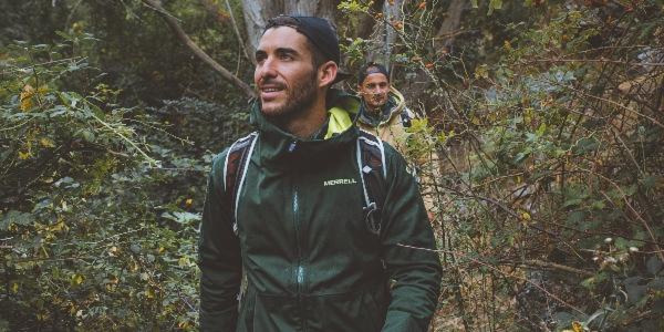 Les Mountains Legacy testent la Whisper Rain Jacket