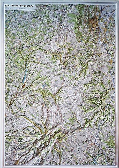 RELIEF MONTS D AUVERGNE 1 100 000  113X8O